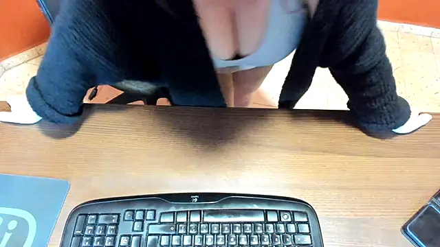 NikkiHolland online show from March 2026 07:03:02 AM