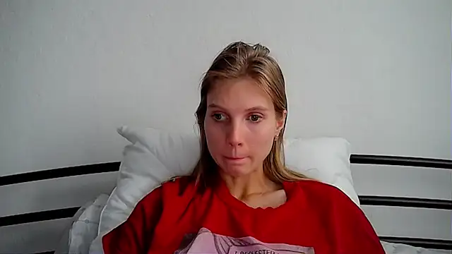 Snapshot of MaryMiton chatting on February 2025 03:39:02 PM MaryMiton online show from February 2025 03:39:02 PM