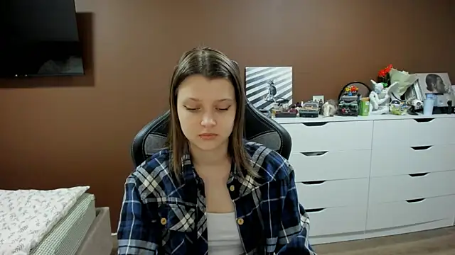 SoniNesti online show from April 2026 02:58:01 PM