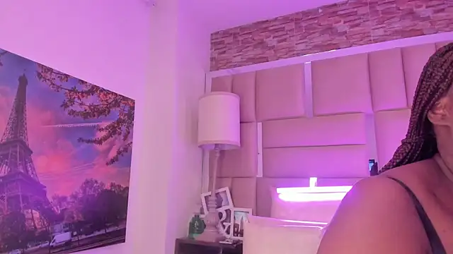 ShaniaBrownn online show from April 2026 07:47:01 PM