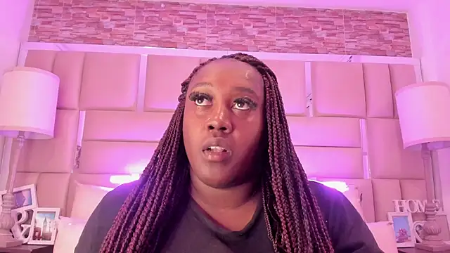 Snapshot of ShaniaBrownn chatting on May 2026 07:33:02 PM ShaniaBrownn online show from May 2026 07:33:02 PM