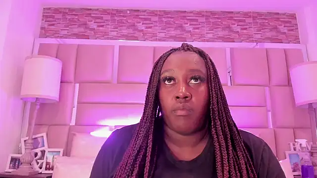 Snapshot of ShaniaBrownn chatting on May 2026 07:33:01 PM ShaniaBrownn online show from May 2026 07:33:01 PM