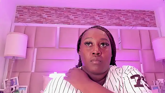 Snapshot of ShaniaBrownn chatting on May 2026 07:43:01 PM ShaniaBrownn online show from May 2026 07:43:01 PM