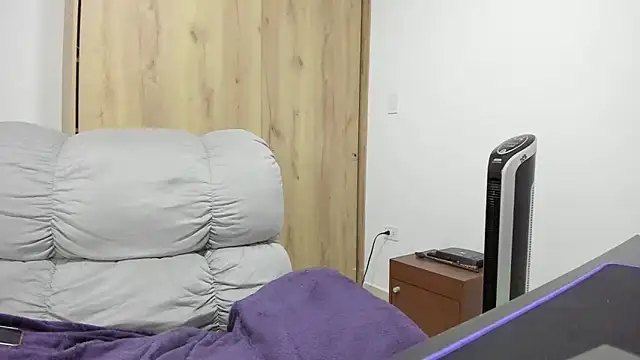 Snapshot of xspecialoomx chatting on December 2025 02:14:02 PM xspecialoomx online show from December 2025 02:14:02 PM