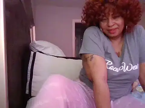 Snapshot of MSweetLindaParks chatting on January 2025 12:35:01 PM MSweetLindaParks online show from January 2025 12:35:01 PM