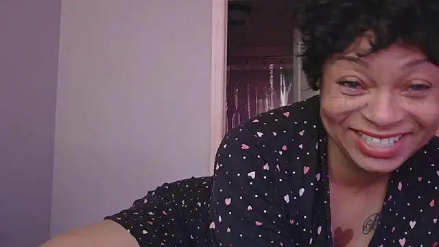 Snapshot of MSweetLindaParks chatting on October 2025 12:16:02 PM MSweetLindaParks online show from October 2025 12:16:02 PM