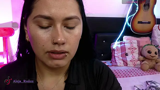 LauraRuiz1 online show from September 2025 11:15:02 PM