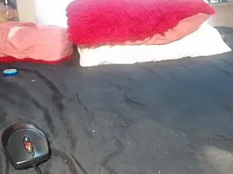 Snapshot of Misswhiteee chatting on February 2025 06:02:01 AM Misswhiteee online show from February 2025 06:02:01 AM