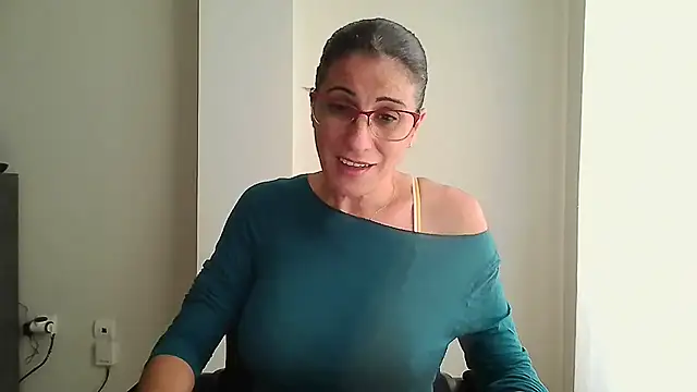 Sanada hot online show from October 2025 01:33:02 PM