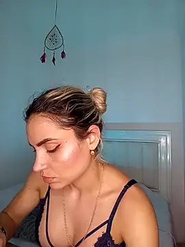 Snapshot of ASHLEY_BLAIR chatting on December 2024 10:45:01 PM ASHLEY BLAIR online show from December 2024 10:45:01 PM