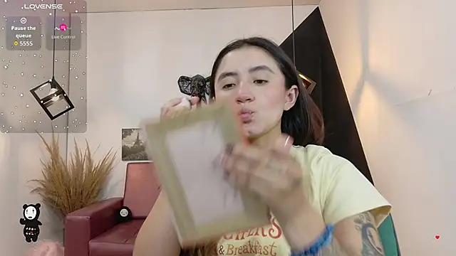 Perla Campbell online show from November 2025 05:08:01 PM