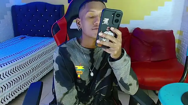 Snapshot of ManSant chatting on October 2025 03:25:01 PM ManSant online show from October 2025 03:25:01 PM