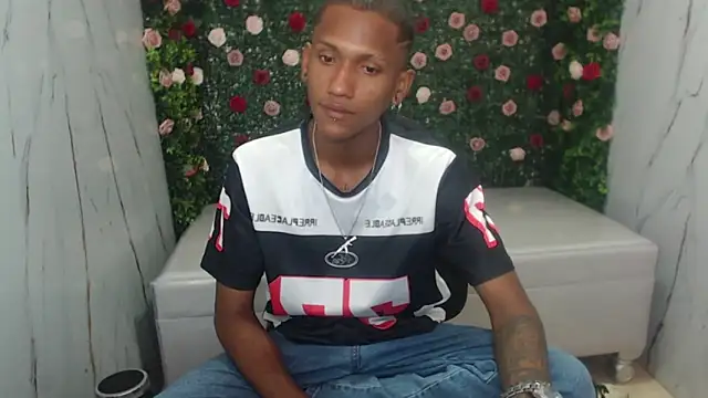 Snapshot of ManSant chatting on November 2025 01:55:02 PM ManSant online show from November 2025 01:55:02 PM