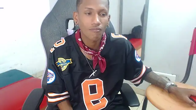 Snapshot of ManSant chatting on November 2025 02:50:01 PM ManSant online show from November 2025 02:50:01 PM