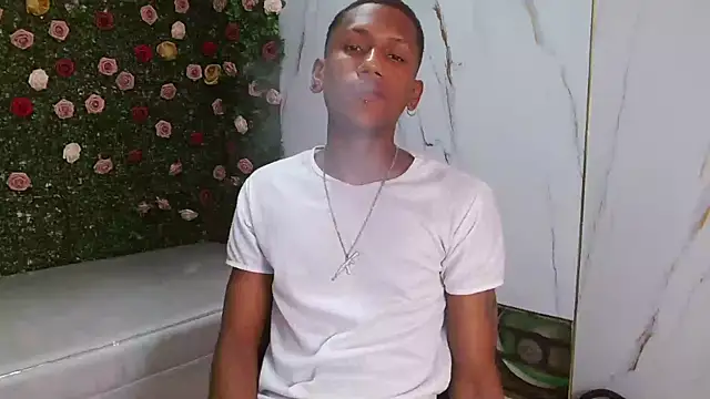 Snapshot of ManSant chatting on December 2025 03:51:01 PM ManSant online show from December 2025 03:51:01 PM