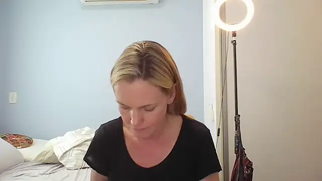 Annylove1 online show from January 2026 05:27:02 PM