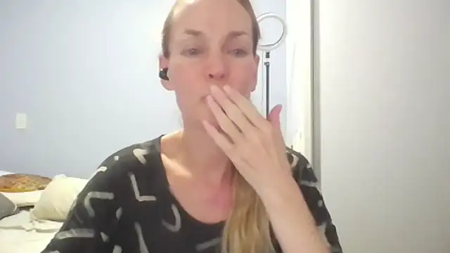 Annylove1 online show from April 2026 12:08:02 AM