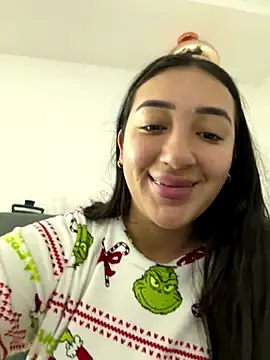 Snapshot of Hannahoff chatting on December 2024 08:20:02 PM Hannahoff online show from December 2024 08:20:02 PM