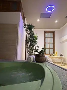 Snapshot of Hannahoff chatting on January 2025 01:21:02 AM Hannahoff online show from January 2025 01:21:02 AM