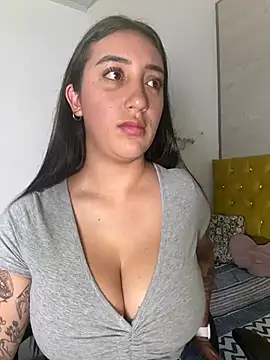 Snapshot of Hannahoff chatting on February 2025 09:45:02 PM Hannahoff online show from February 2025 09:45:02 PM