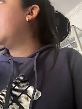 Snapshot of Hannahoff chatting on February 2025 07:11:01 PM Hannahoff online show from February 2025 07:11:01 PM