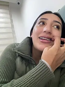 Snapshot of Hannahoff chatting on February 2025 03:08:02 AM Hannahoff online show from February 2025 03:08:02 AM