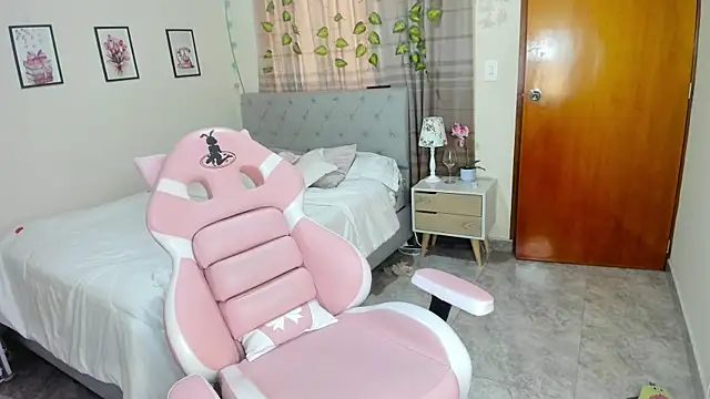 charlott7 online show from October 2025 11:29:01 AM