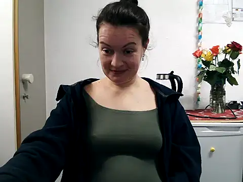 Snapshot of LoveNBloom chatting on December 2024 05:40:02 PM LoveNBloom online show from December 2024 05:40:02 PM