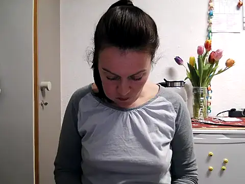 Snapshot of LoveNBloom chatting on January 2025 06:44:01 PM LoveNBloom online show from January 2025 06:44:01 PM