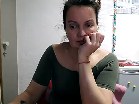 Snapshot of LoveNBloom chatting on February 2025 06:04:02 PM LoveNBloom online show from February 2025 06:04:02 PM