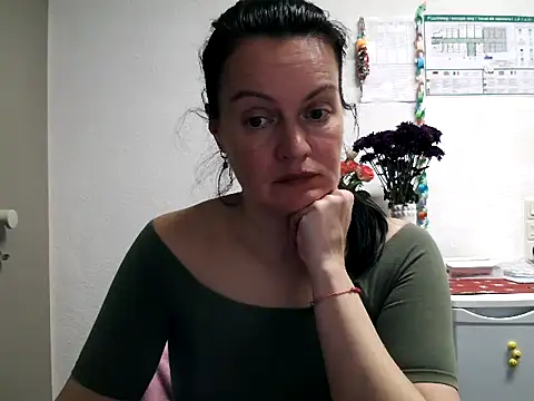 Snapshot of LoveNBloom chatting on March 2025 06:16:01 PM LoveNBloom online show from March 2025 06:16:01 PM