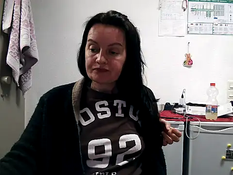 Snapshot of LoveNBloom chatting on March 2026 07:09:01 PM LoveNBloom online show from March 2026 07:09:01 PM