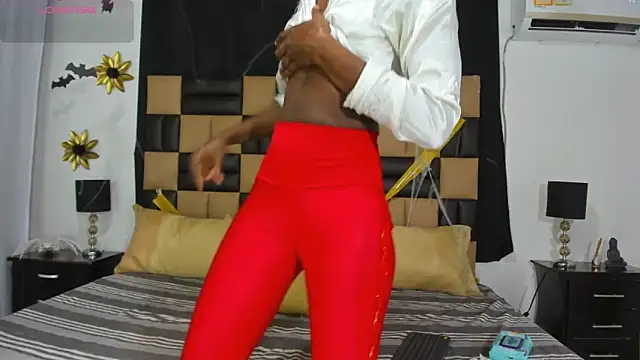 Snapshot of AlmaSean chatting on October 2025 02:18:02 PM AlmaSean online show from October 2025 02:18:02 PM