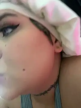 Snapshot of Laura_takint chatting on December 2024 07:33:01 PM Laura takint online show from December 2024 07:33:01 PM