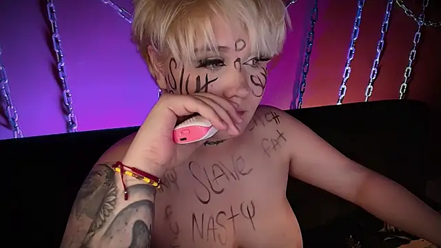 Snapshot of Laura_takint chatting on January 2025 10:03:01 PM Laura takint online show from January 2025 10:03:01 PM