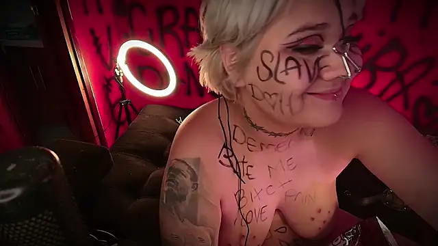 Snapshot of Laura_takint chatting on February 2025 10:09:01 PM Laura takint online show from February 2025 10:09:01 PM