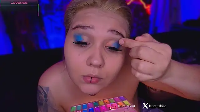 Snapshot of Laura_takint chatting on October 2025 09:15:01 PM Laura takint online show from October 2025 09:15:01 PM