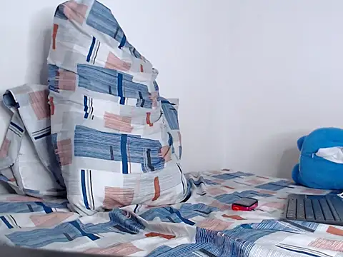 Snapshot of SimonRoberth chatting on October 2025 09:27:02 PM SimonRoberth online show from October 2025 09:27:02 PM