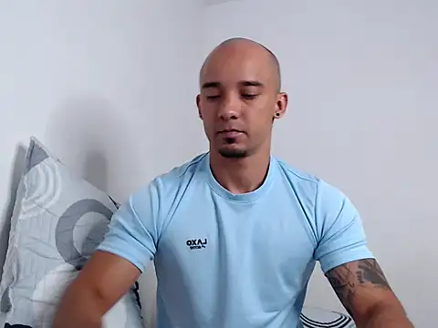 Snapshot of SimonRoberth chatting on December 2025 06:14:01 PM SimonRoberth online show from December 2025 06:14:01 PM