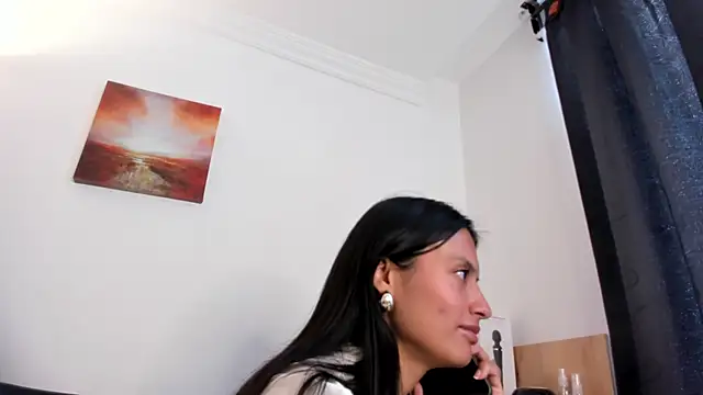 nia  white online show from December 2025 07:11:02 PM