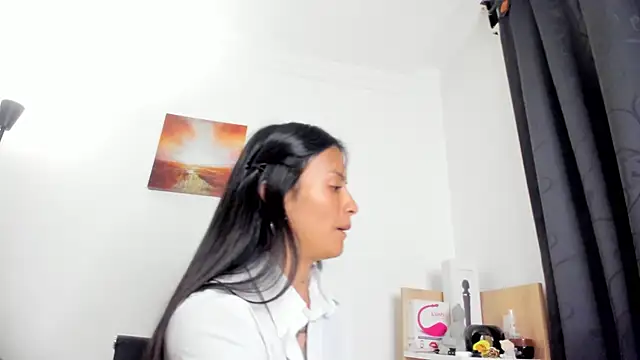 nia  white online show from February 2026 12:07:01 AM