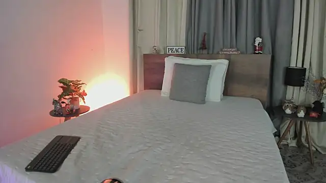 Snapshot of SaraVergara chatting on December 2024 09:06:01 PM SaraVergara online show from December 2024 09:06:01 PM