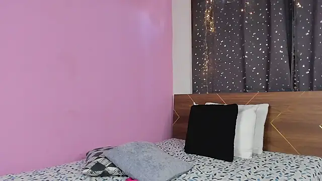 Snapshot of SaraVergara chatting on March 2025 02:21:02 PM SaraVergara online show from March 2025 02:21:02 PM