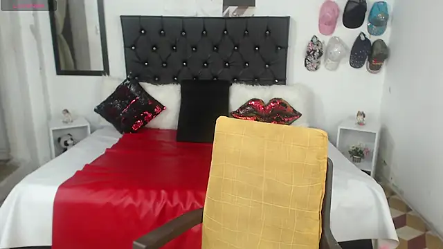 Snapshot of Sweetbigcatt chatting on March 2025 09:49:01 AM Sweetbigcatt online show from March 2025 09:49:01 AM