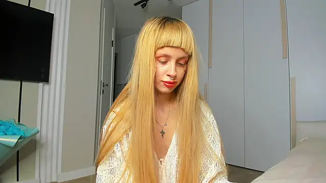 FlowerOfSin2001 online show from April 2026 05:18:01 PM