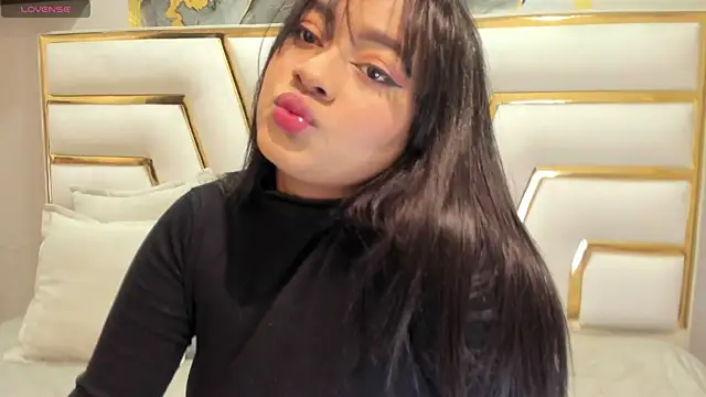 Snapshot of Sariitaa_ chatting on December 2025 11:48:01 AM Sariitaa online show from December 2025 11:48:01 AM