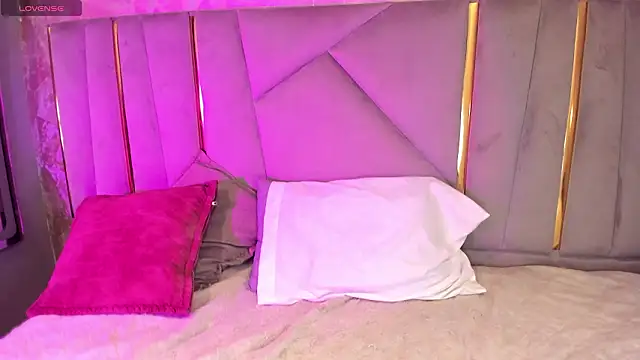 Snapshot of Sariitaa_ chatting on February 2026 02:10:02 PM Sariitaa online show from February 2026 02:10:02 PM