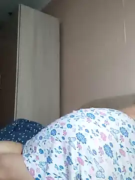 Snapshot of Zulfiya_Bruce chatting on November 2025 01:33:01 AM Zulfiya Bruce online show from November 2025 01:33:01 AM