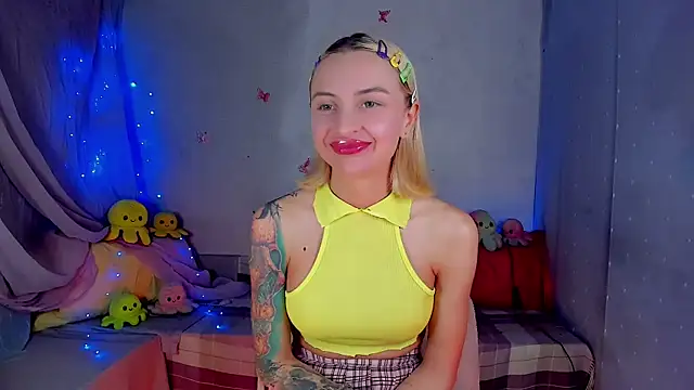 Snapshot of LickLizzy chatting on February 2026 10:17:02 PM LickLizzy online show from February 2026 10:17:02 PM