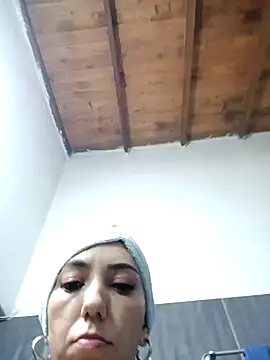 Snapshot of LunaZambrano chatting on November 2025 02:09:01 AM LunaZambrano online show from November 2025 02:09:01 AM